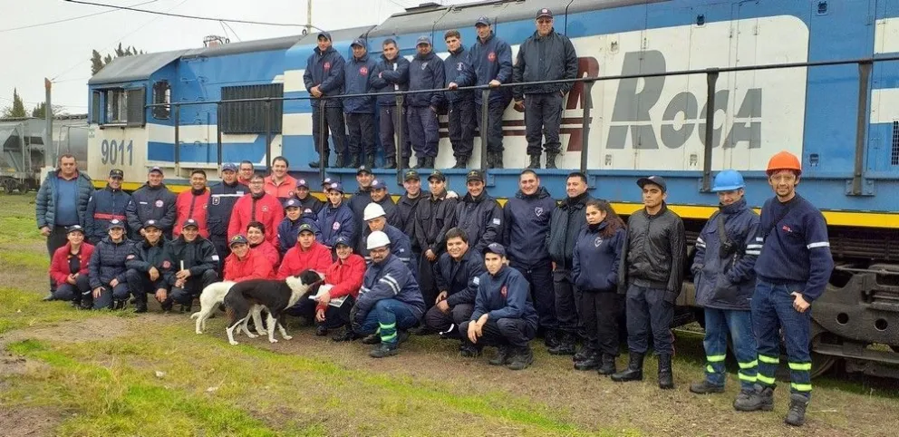 Los bomberos se capacitaron en incendios de locomotoras