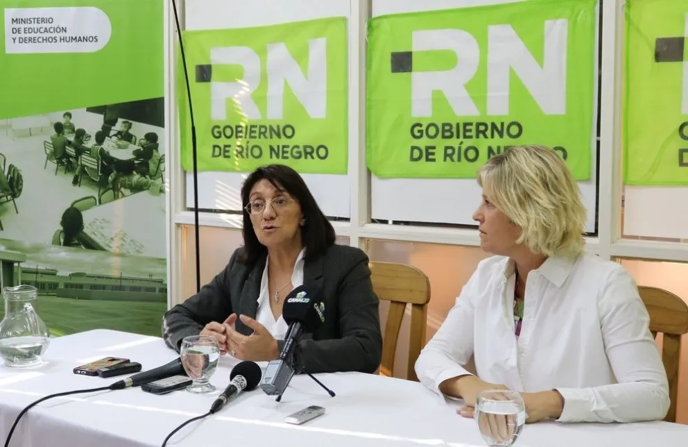 Formación docente, mejoras en matemática y "Escuelas Faro", la agenda compartida con Nación