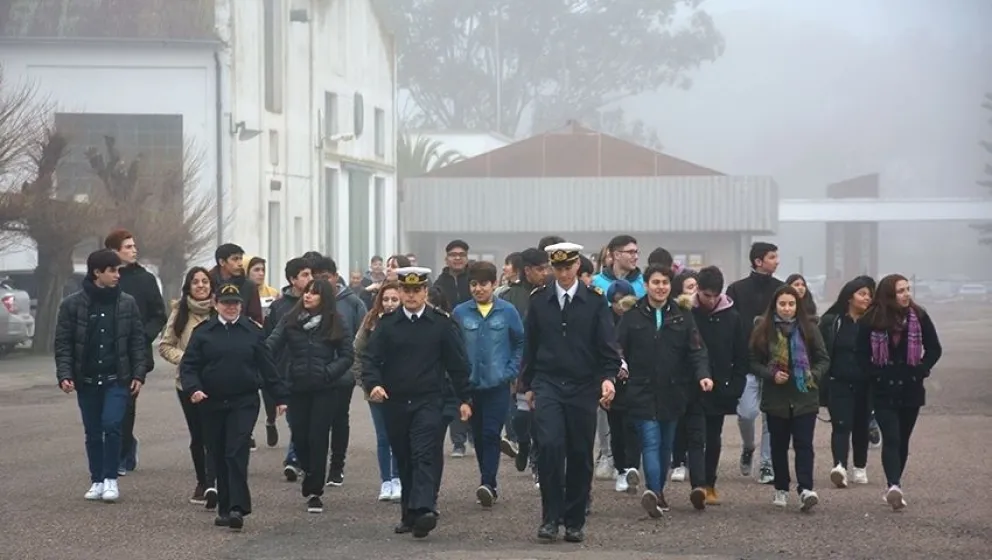 La Escuela Técnica 6 “Destructor ARA Hércules” visita Puerto Belgrano