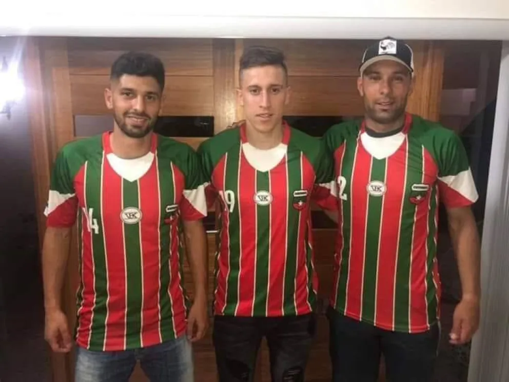 Font ya está en las Antillas Holandesas y posó con su nueva camiseta