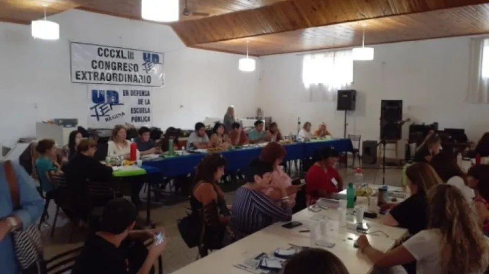 Unter rechazó la propuesta salarial en el Congreso de Ingeniero Huergo