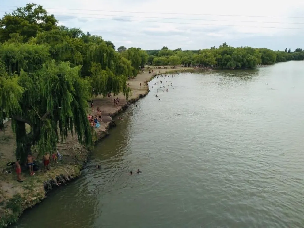 Pomona está de fiesta con buena música en el balenario municipal