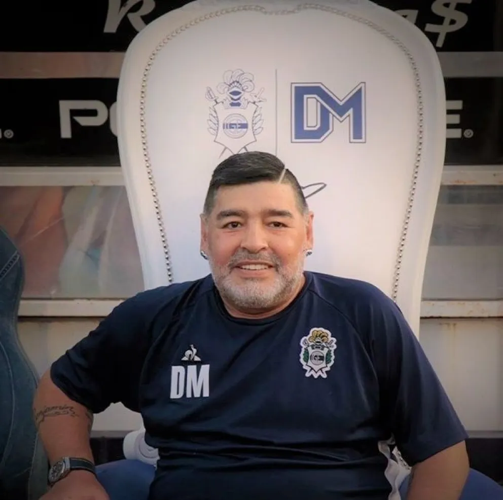 La historia del sillón de Maradona que adquirió un choelense