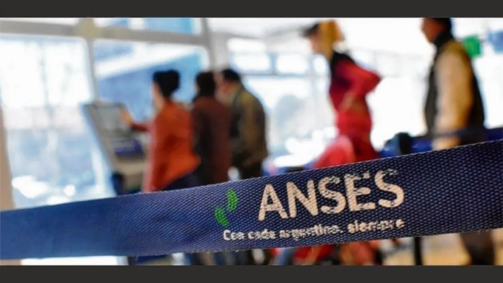 Cómo acceder a los nuevos créditos de ANSES para jubilados de hasta $400 mil