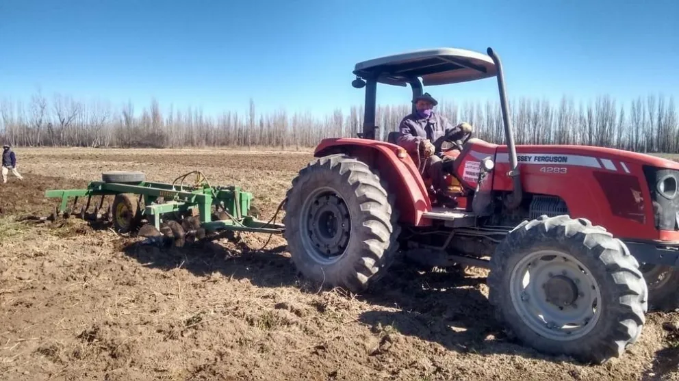 Lamarque inició los trabajos de laboreo de tierras