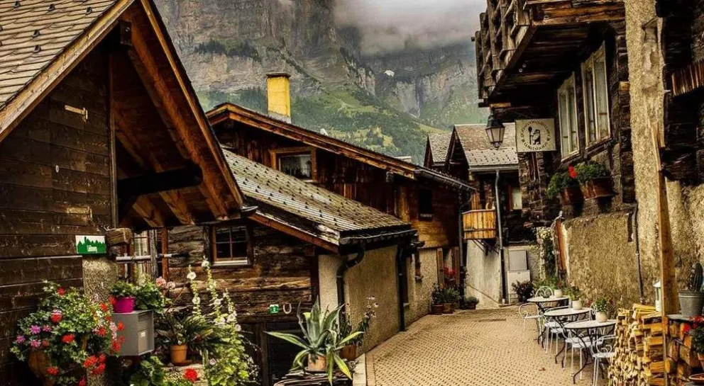 Un pueblo de Suiza ofrece 70 mil euros para quienes quieran mudarse