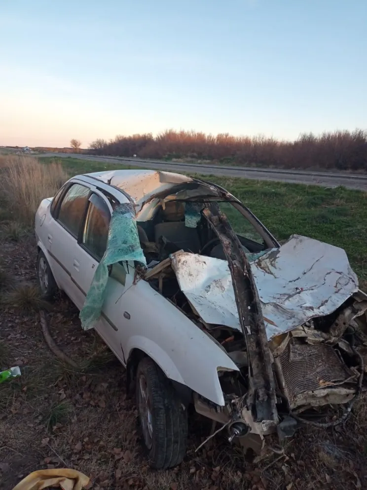 Grave accidente: taxi chocó contra un toro en la Ruta Nacional 22