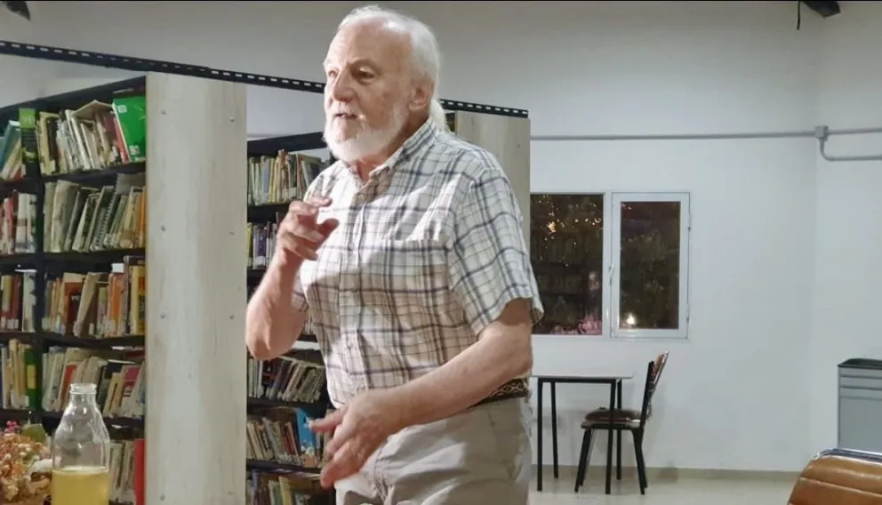 Roberto Baudi: "Escribir es como pararse frente a un sótano lleno de personajes y ellos me dijeran ¡sácanos de aquí!"