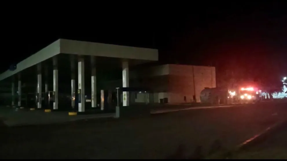 Incendio en estación de servicio YPF de Lamarque