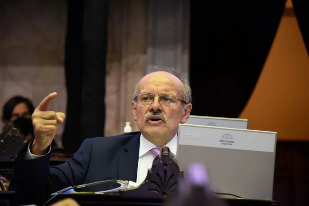 "Exigimos al Gobierno dar marcha atrás con la concesión de las represas a Enarsa"