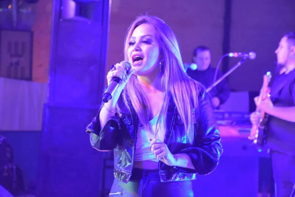 Karina, La Princesita, brilló en el aniversario de Chimpay