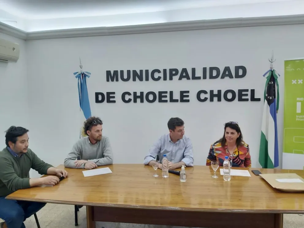 Apertura de sobres para la construcción de 40 viviendas del Plan Federal "Casa Propia" en Choele Choel