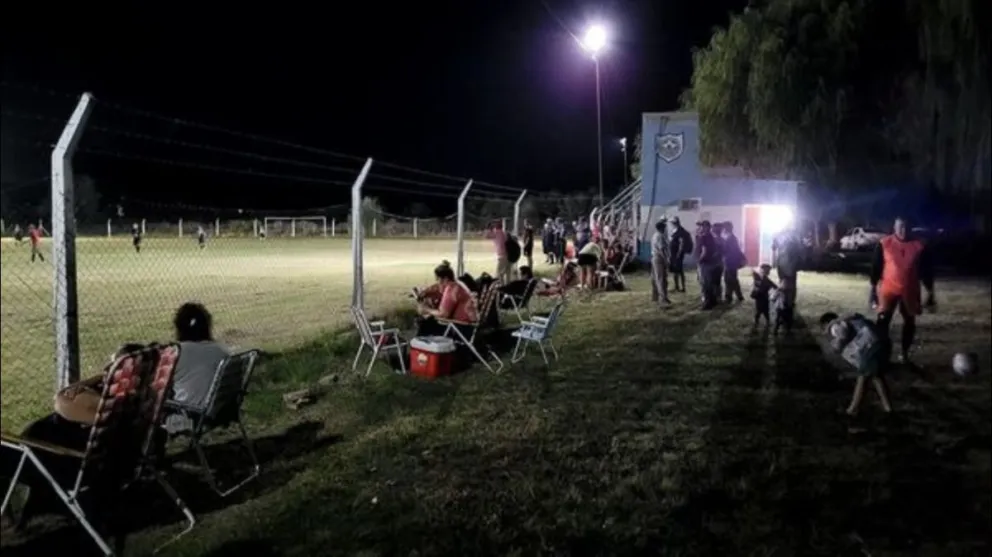 Nuevas luminarias para el club Puente Molina