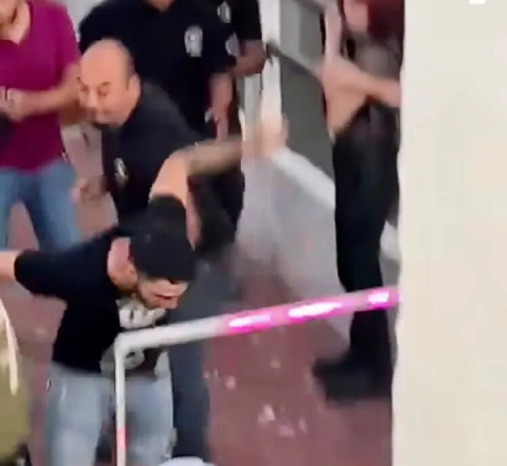 Brutal golpiza de patovicas y policías a un joven en un boliche de Las Grutas