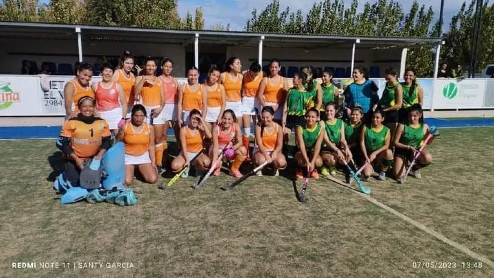 Jugadoras de hockey del Club Almafuerte participaron de un amistoso en Villa Regina