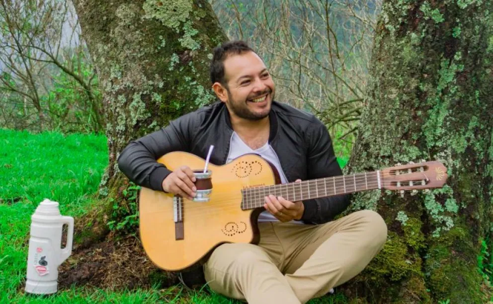 Ángel Brizuela festeja sus 26 años con la música con shows solidarios