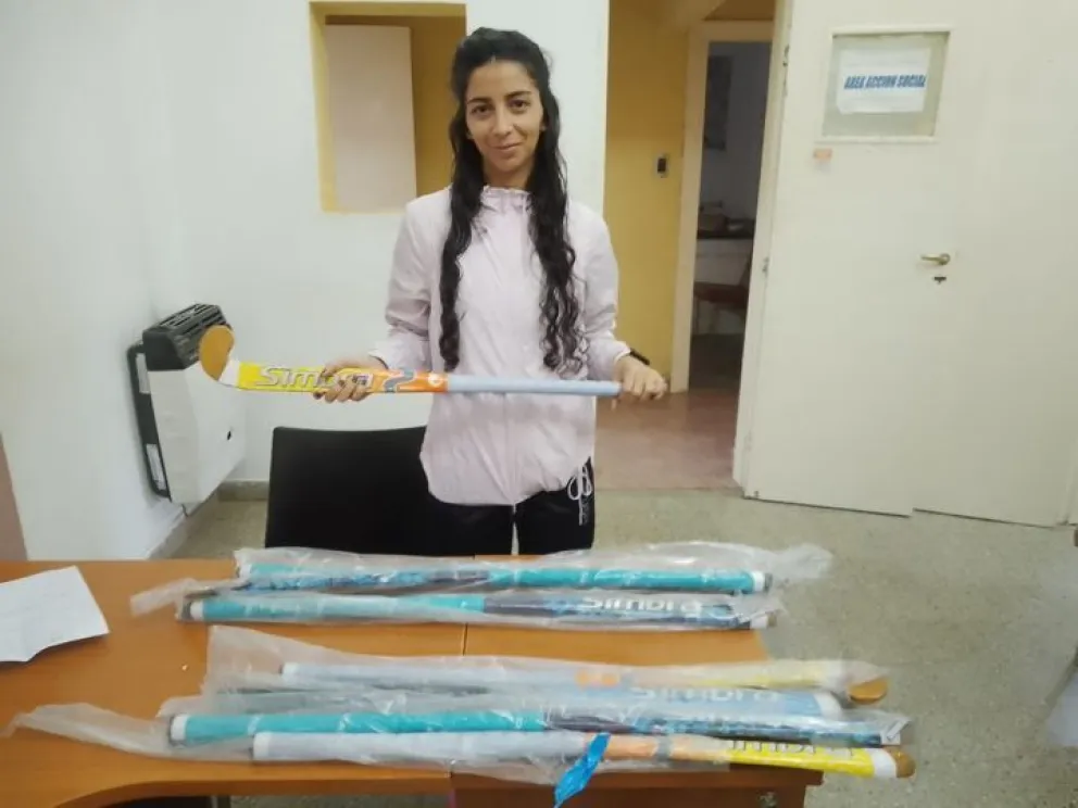 Entrega de elementos deportivos en Pomona