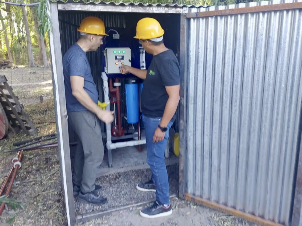 Realizan perforación para extraer agua en la Escuela 77 de Paso Piedra