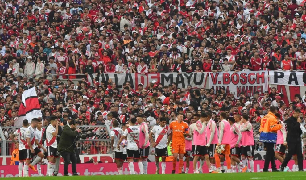 River-Defensa, suspendido por un trágico hecho en la tribuna