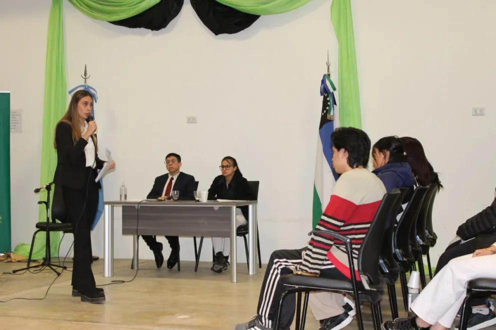 Cómo fue el primer simulacro de juicio por jurados con estudiantes de Villa Regina