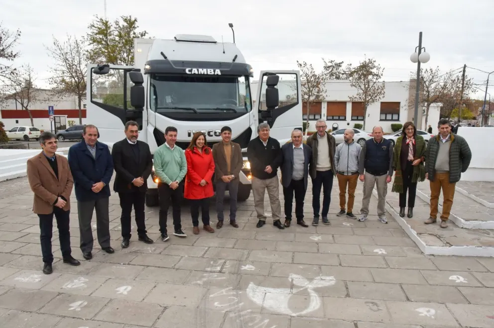 Presentaron el camión refrigerado que recorrerá la provincia con productos del Valle Medio