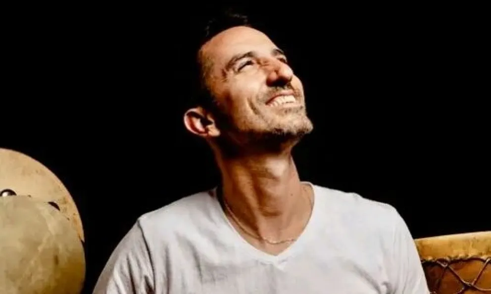 Mariano Gómez y el sonido del bombo legüero que "une a todo el pueblo"