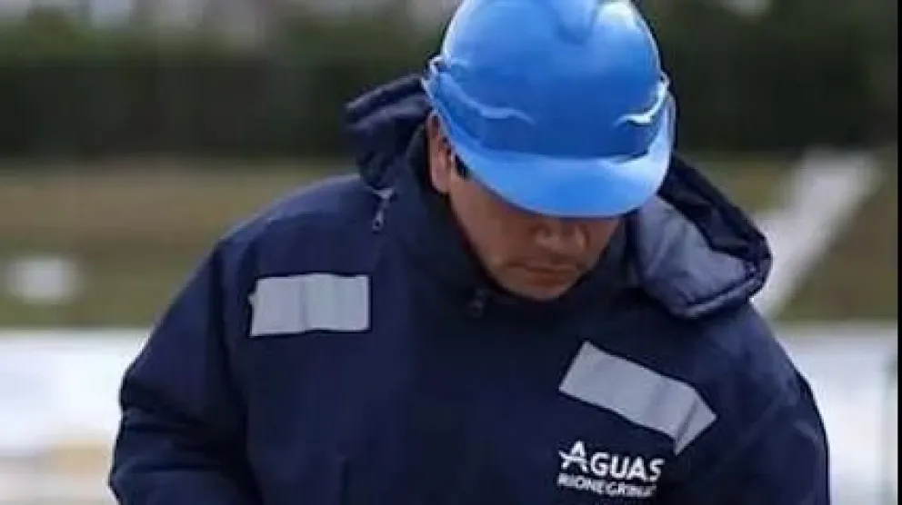 Aguas Rionegrinas advierte sobre falsos empleados que engañan a usuarios