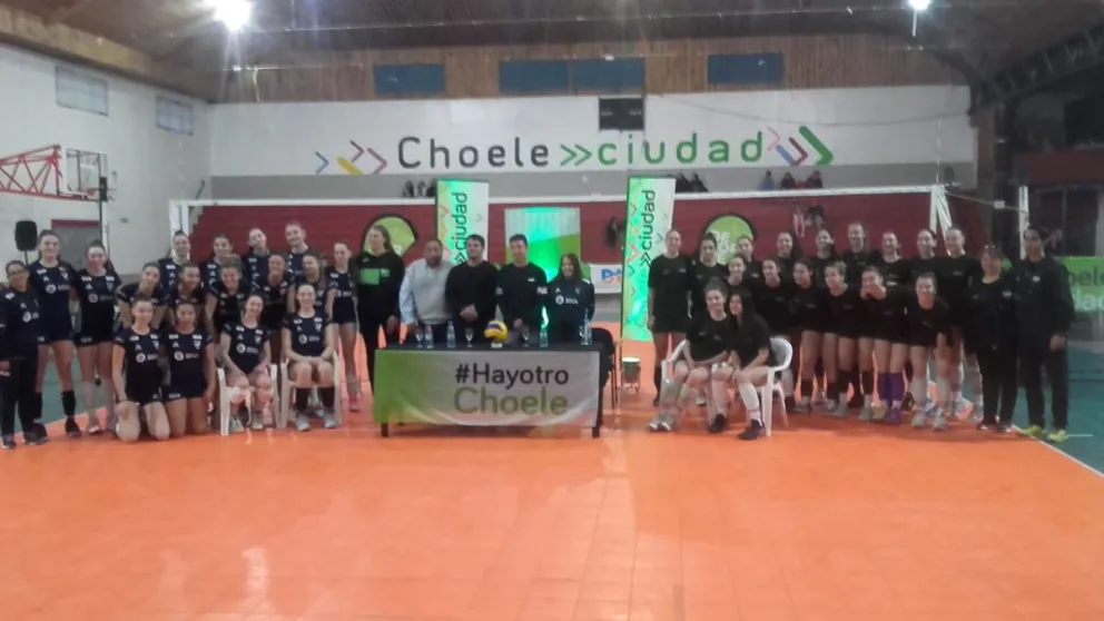 Lo más alto del voley femenino entrena en Choele Choel