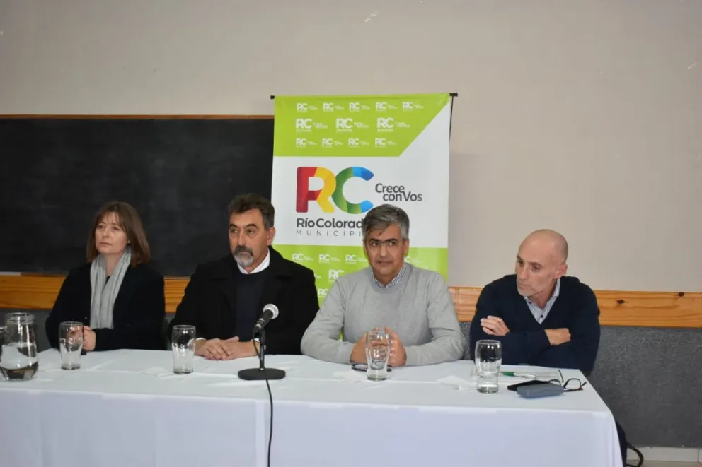 Apertura de sobres para la 3º etapa de la Ampliación de red de cloacas en Río Colorado