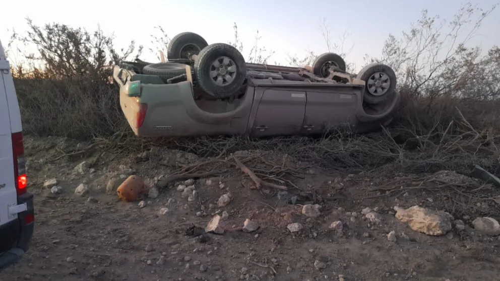 Despiste seguido de vuelco en cercanías a Río Colorado