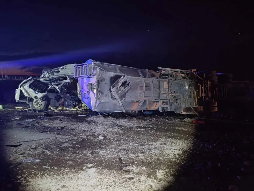 Despiste seguido de vuelco de un camión en cercanías a Choele Choel