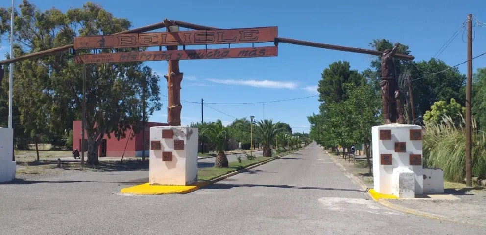 Se renuevan dos bancas en la localidad del Valle Medio 