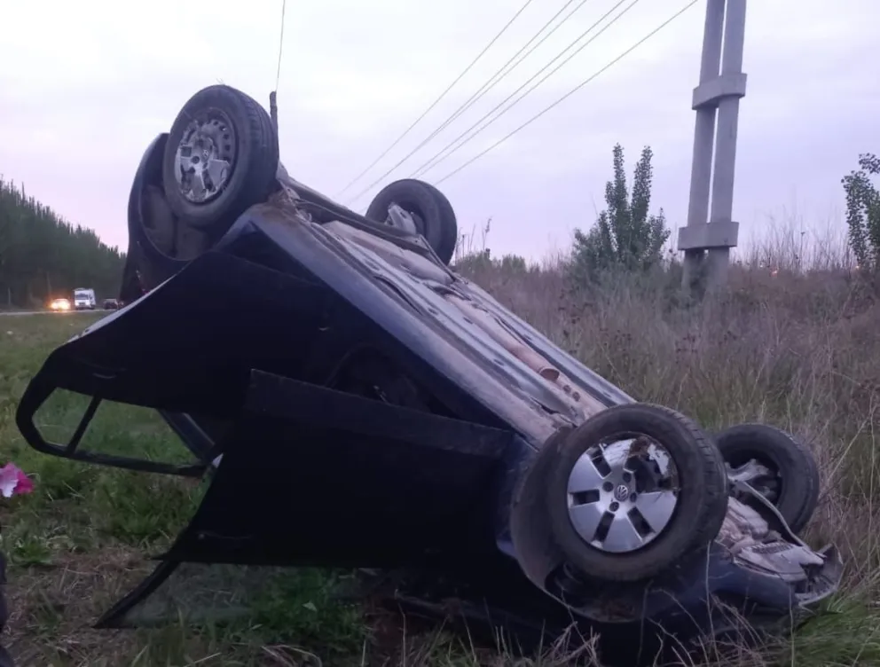 Despiste seguido de vuelco entre Lamarque y Luis Beltrán