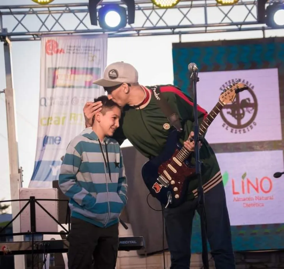 Emotiva historia de Benja, el nene que con su gesto, permitió que continuara un show en Lamarque 