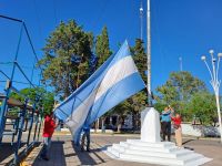 Izamiento de bandera por el 112º Aniversario de Luis Beltrán 