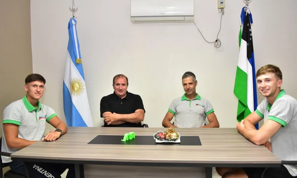 Del Río recibió a los palistas beltranenses que participarán de la Regata Internacional del río Negro 