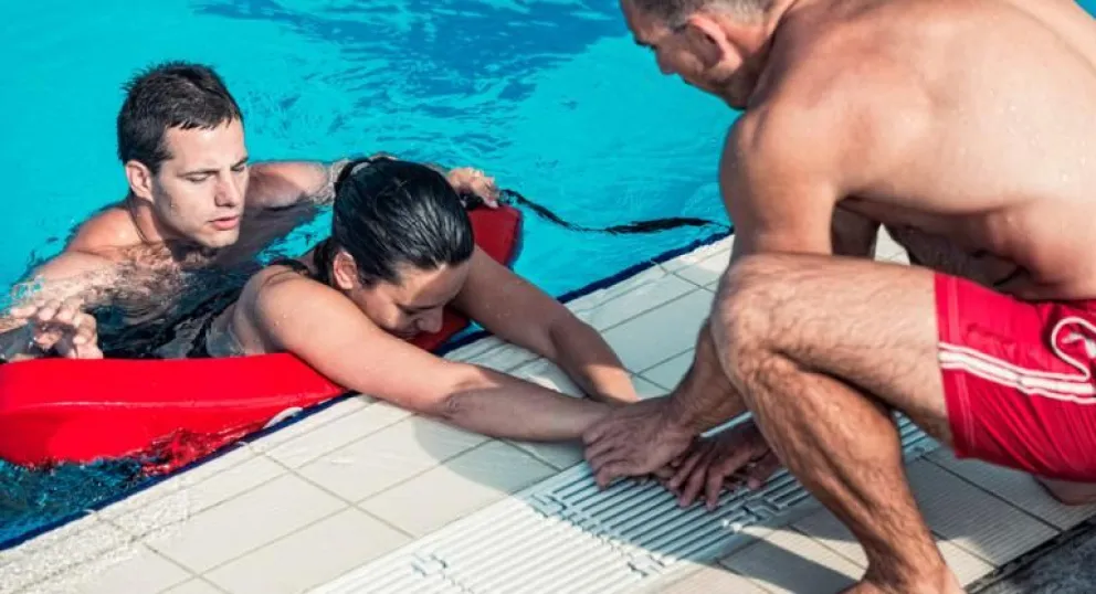 Curso de natación y técnicas de rescate en Río Colorado 