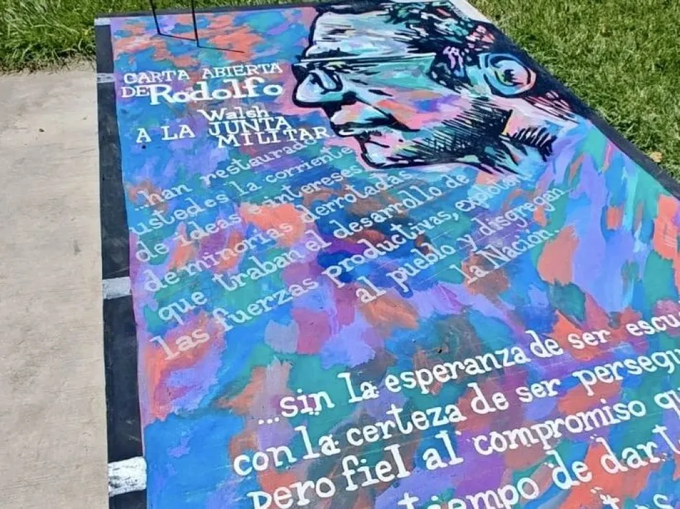 Niños intervinieron la obra que homenajea a Rodolfo Walsh 