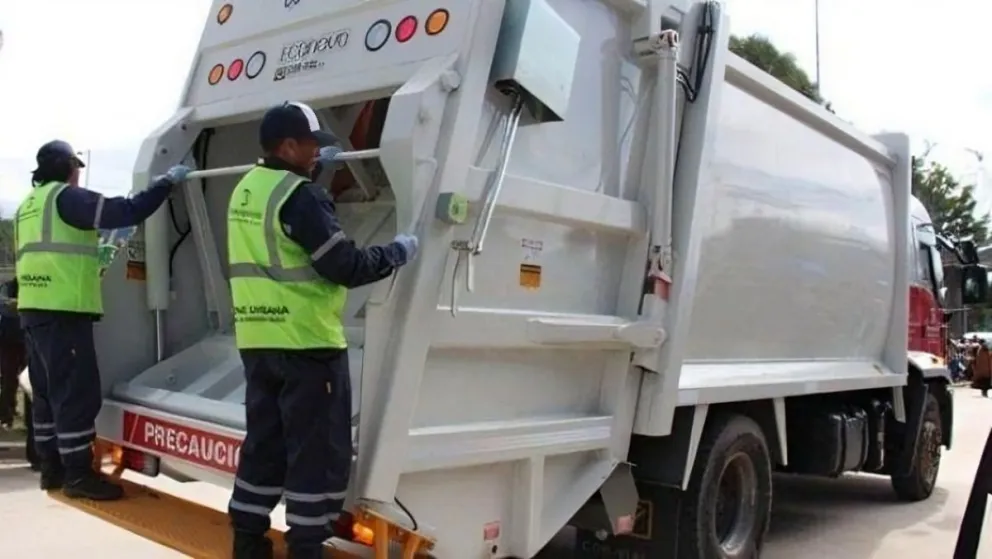 Recolector de residuos fue embestido por una moto durante su trabajo 