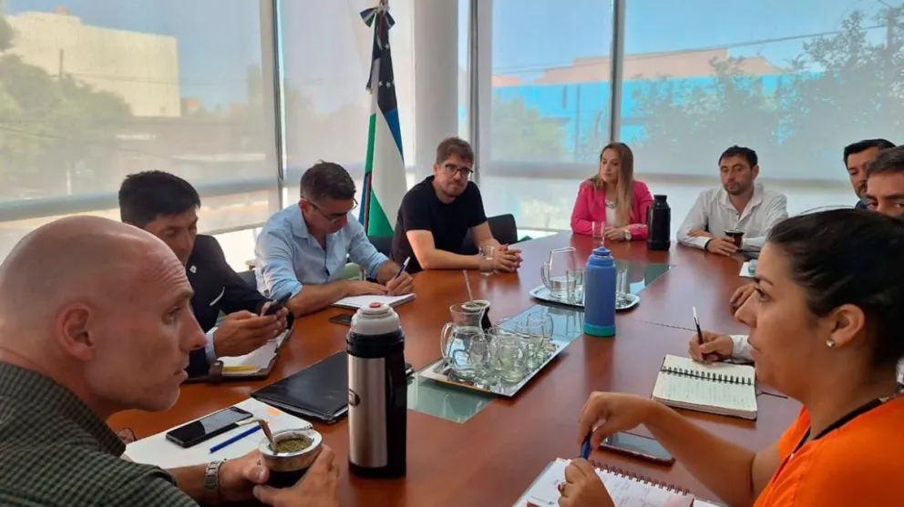 Obras Públicas junto a intendentes del Valle Medio planifican obras delegadas