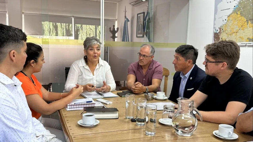 Educación ultima detalles de los convenios escolares junto a dos intendentes del Valle Medio