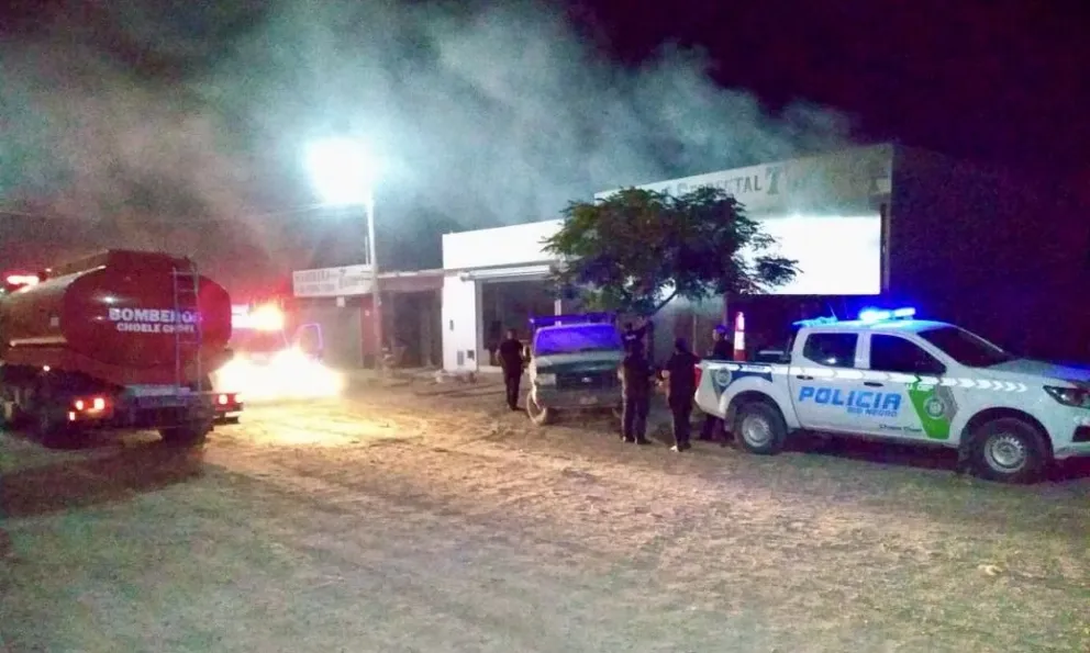 Incendio en una maderera del barrio Las Bardas