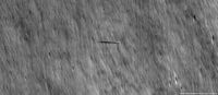 Impactante imagen revela un misterioso objeto surcando la Luna