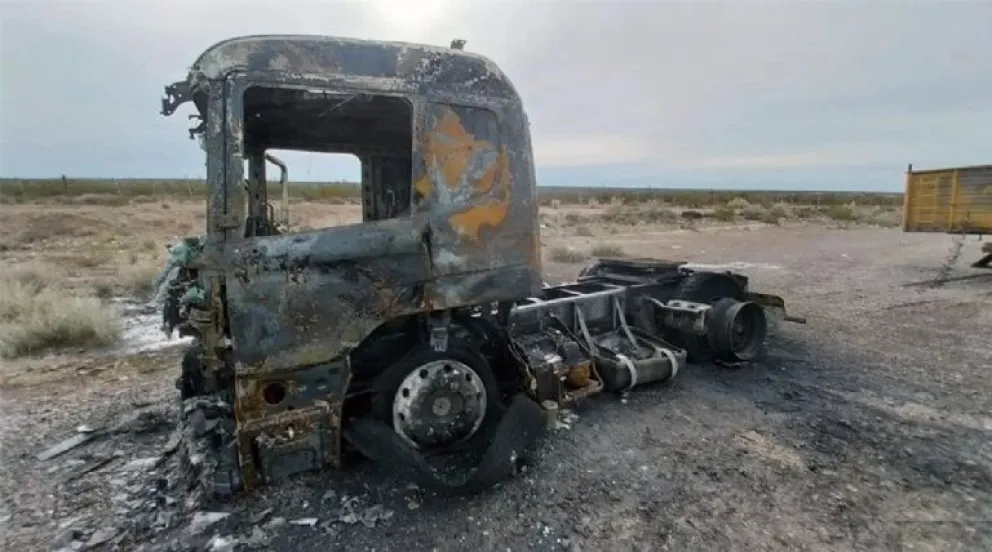 El camión quedó totalmente destruido - Foto gentileza: Mejor Informado