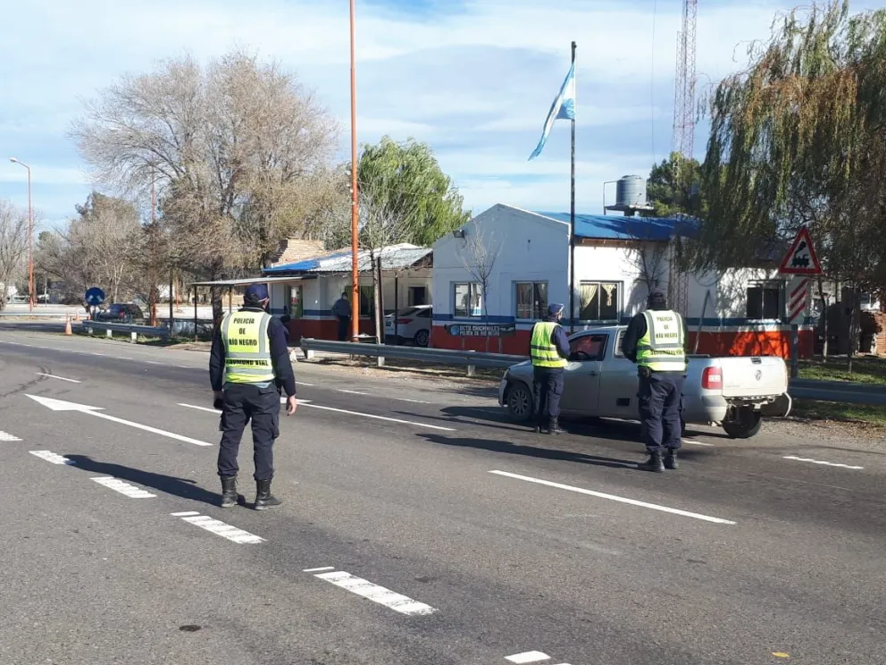 Insólito: Robó un auto, pinchó rueda y fue detenido haciendo dedo 
