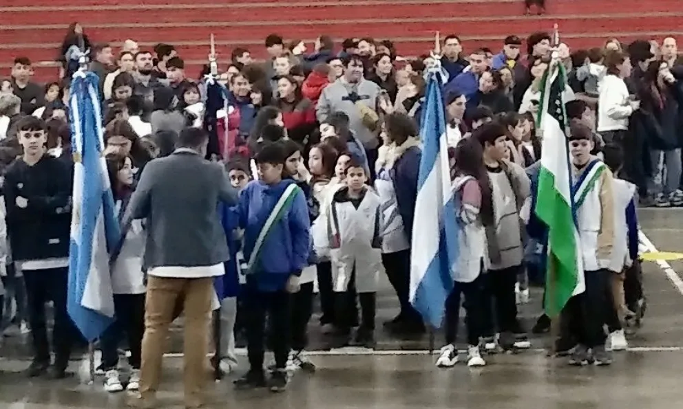 Promesa a la bandera nacional en Choele Choel 