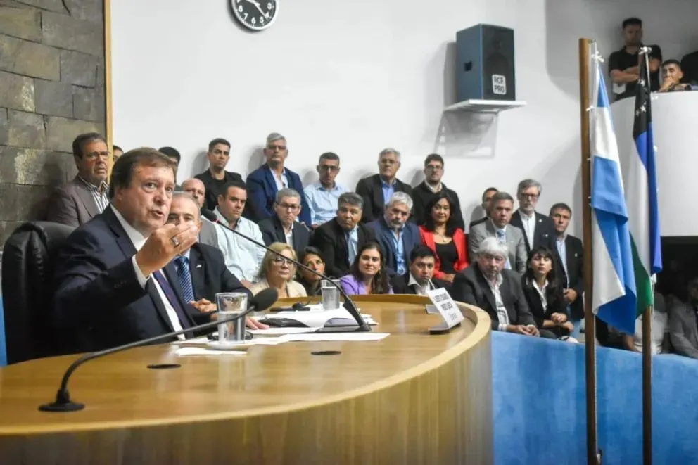 Alberto Weretilneck en inicio de sesión legislativa. Fotos Vanesa Schwemmler / NoticiasNet.