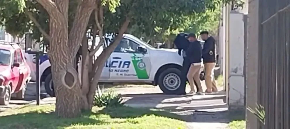 El policía fue demorado mientras estaba en su lugar de trabajo y con el uniforme puesto. Foto ( Somos El Valle)