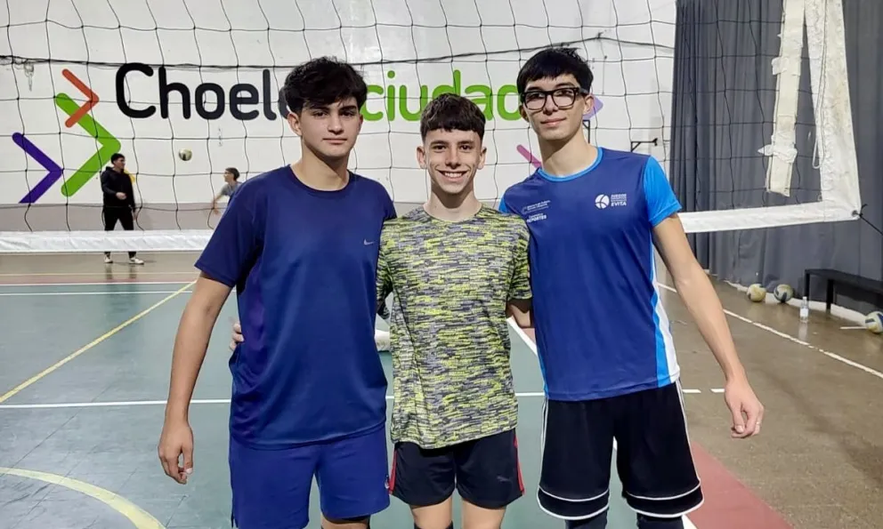 Los pibes que representan el vóley de Luis Beltrán 