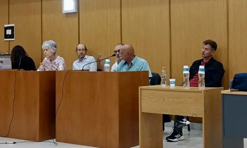 Hace instantes y ante el pedido de la fiscalía, el Tribunal de Juicio de General Roca resolvió dictar la prisión preventiva de las cuatro personas condenadas. Foto (ANR).